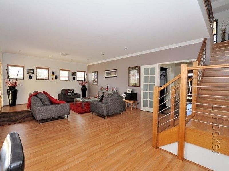 4 Apache Boulevard, Rockingham WA 6168