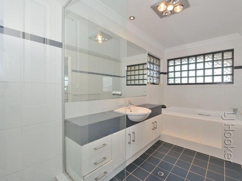 4 Apache Boulevard, Rockingham WA 6168