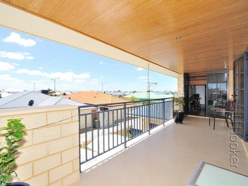 4 Apache Boulevard, Rockingham WA 6168