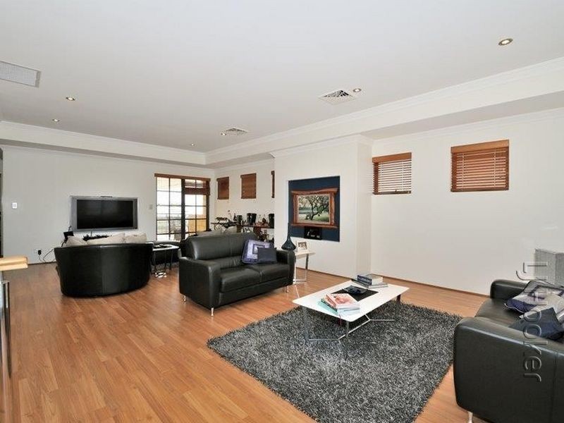 4 Apache Boulevard, Rockingham WA 6168