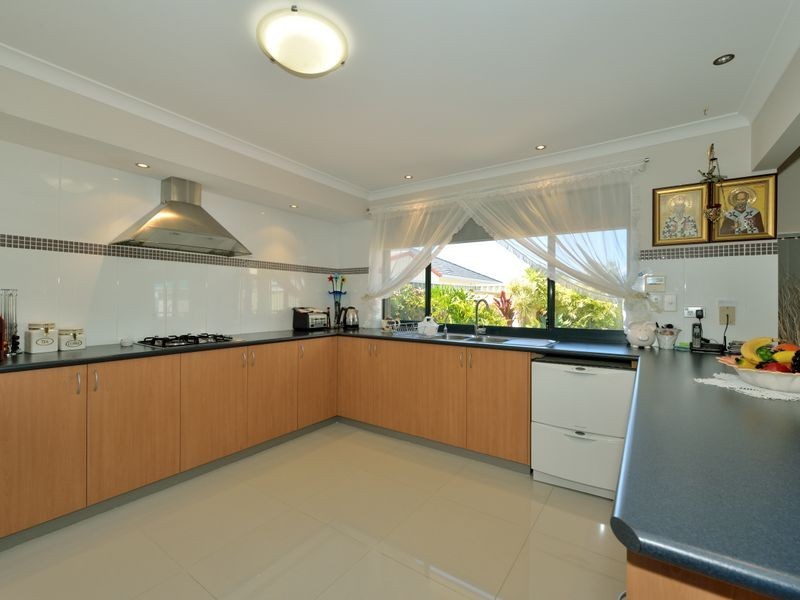 4 Atara Approach, Rockingham WA 6168