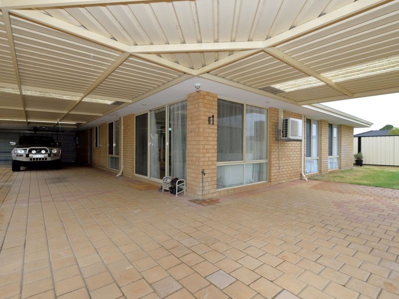 1 Hinds Court, Waikiki WA 6169