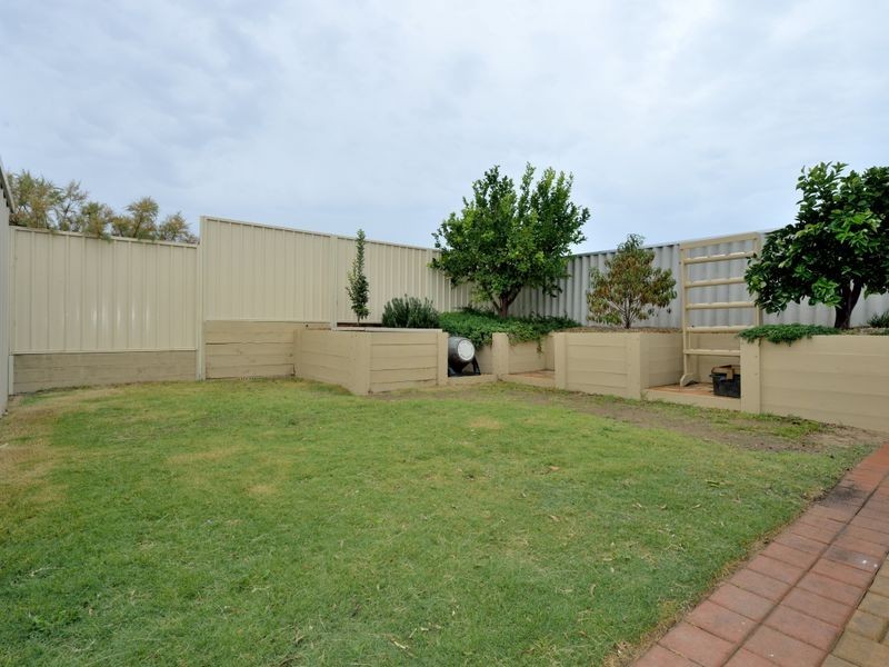 1 Hinds Court, Waikiki WA 6169