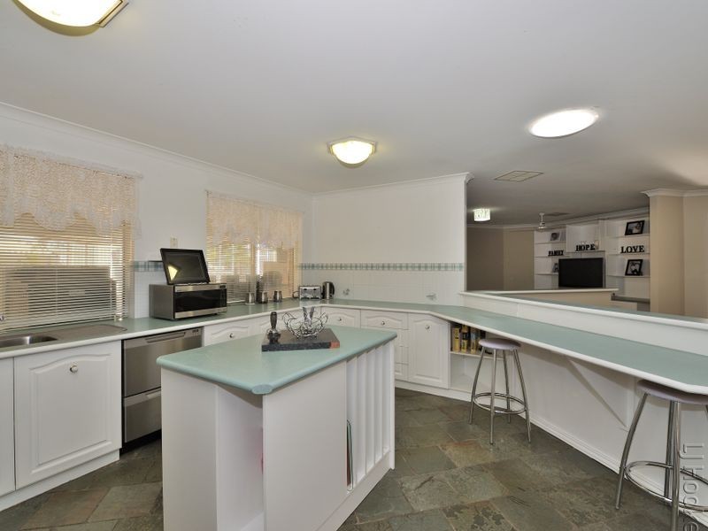 9 Chancery Court, Port Kennedy WA 6172