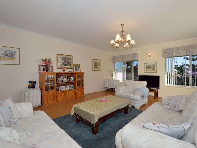 8 Kirkbride Meander, Waikiki WA 6169
