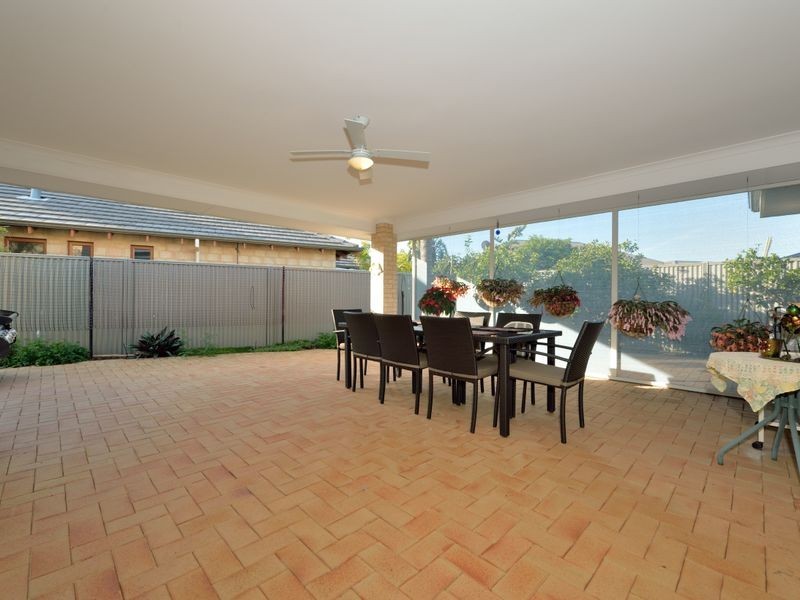 8 Kirkbride Meander, Waikiki WA 6169