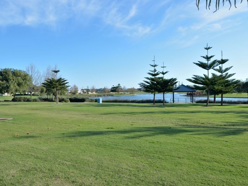 8 Kirkbride Meander, Waikiki WA 6169