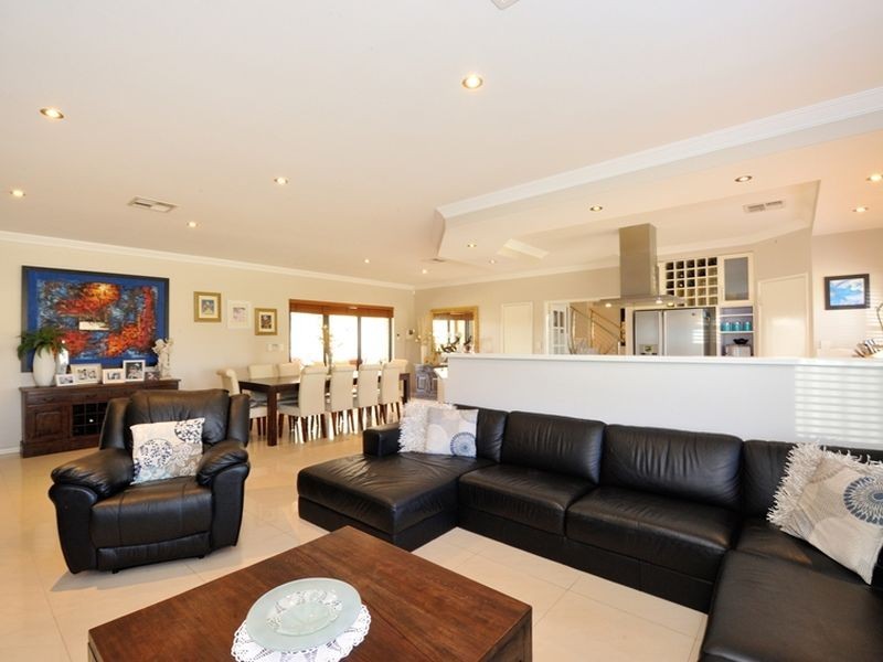 19 Leichardt Loop, Rockingham WA 6168