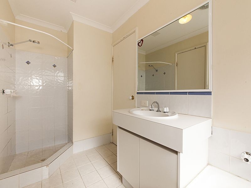 35 Mornington Boulevard, Waikiki WA 6169