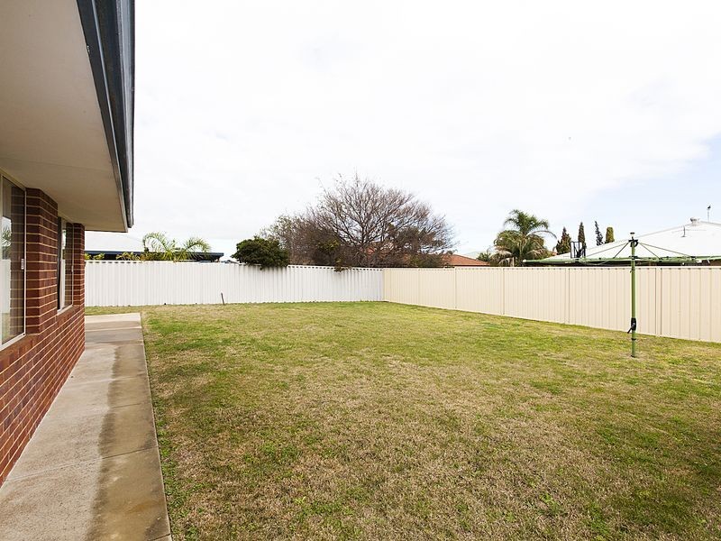 35 Mornington Boulevard, Waikiki WA 6169