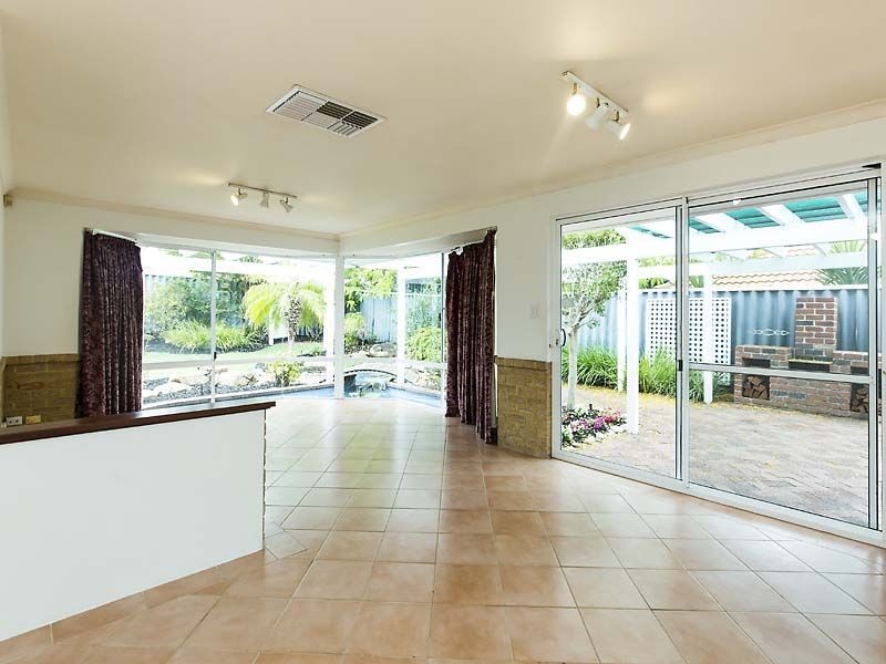 24 Grand Ocean Boulevard, Port Kennedy WA 6172