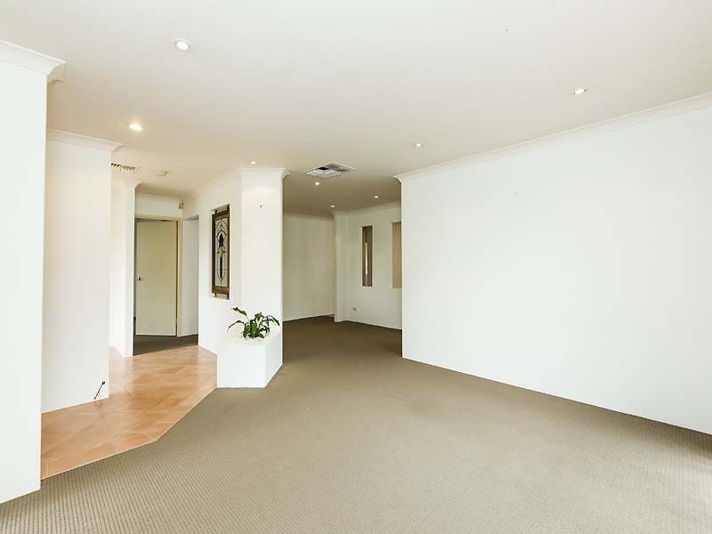 24 Grand Ocean Boulevard, Port Kennedy WA 6172