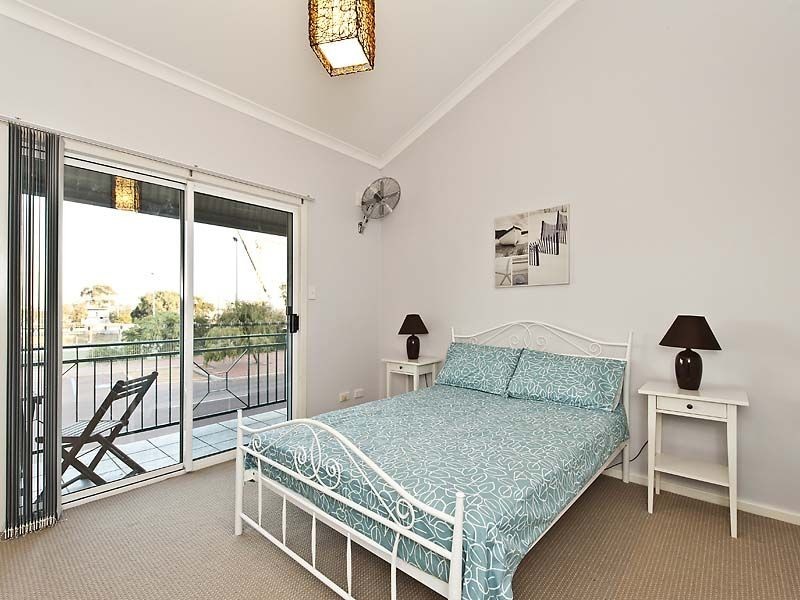 1/52 Kent Street, Rockingham WA 6168