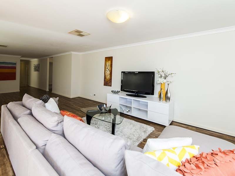 15 Bogue Way, Port Kennedy WA 6172