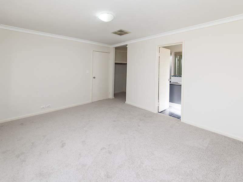 15 Bogue Way, Port Kennedy WA 6172