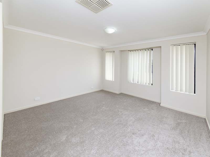 15 Bogue Way, Port Kennedy WA 6172