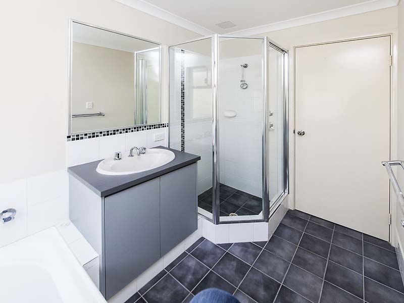 15 Bogue Way, Port Kennedy WA 6172