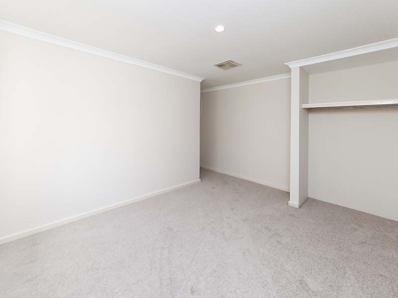 15 Bogue Way, Port Kennedy WA 6172