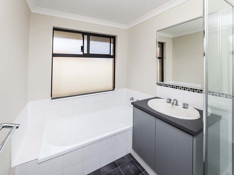 15 Bogue Way, Port Kennedy WA 6172