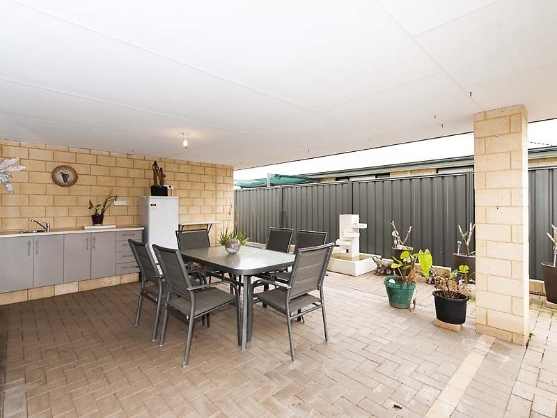 8 Cayenne Street, Wattle Grove WA 6107