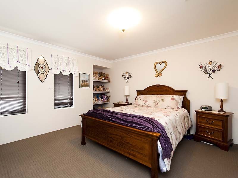 8 Cayenne Street, Wattle Grove WA 6107
