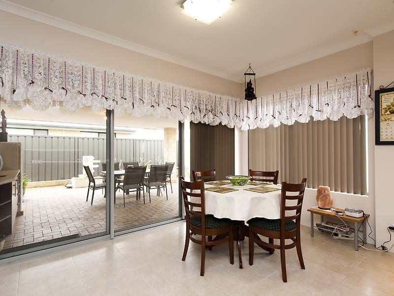 8 Cayenne Street, Wattle Grove WA 6107