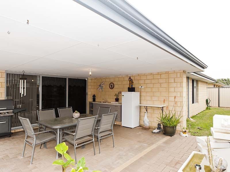 8 Cayenne Street, Wattle Grove WA 6107