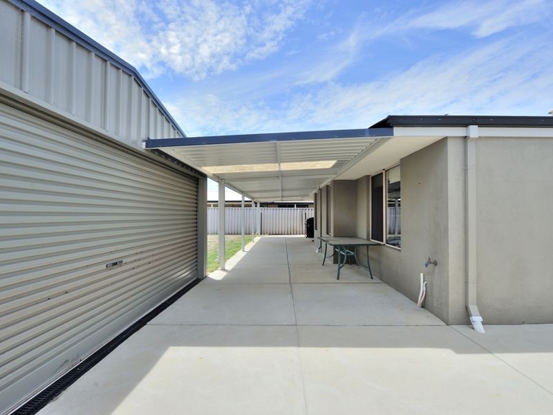 31 Benbecula Loop, Port Kennedy WA 6172