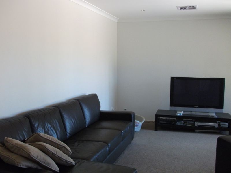 30 Teraglin Way, Warnbro WA 6169