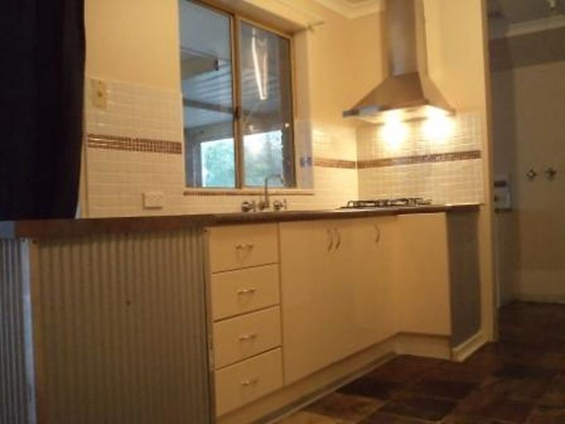 4 Darkins Retreat, Parmelia WA 6167