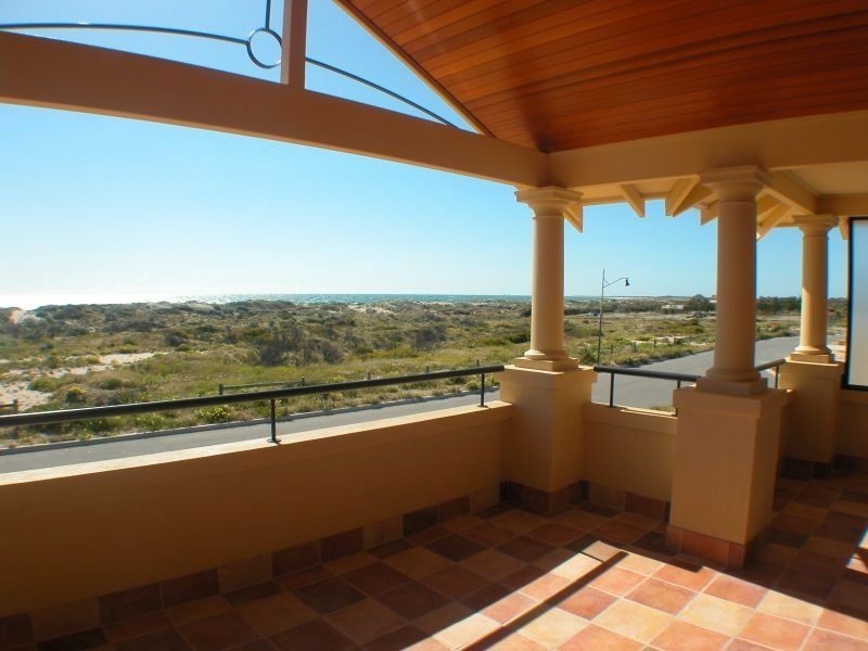 19 Cobblestone Circuit, Secret Harbour WA 6173