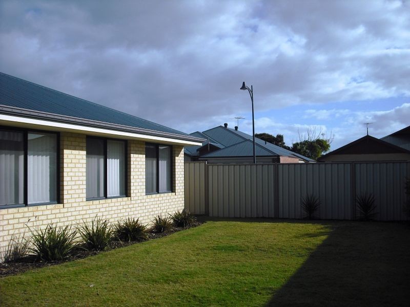 104 Forty Rd, Secret Harbour WA 6173