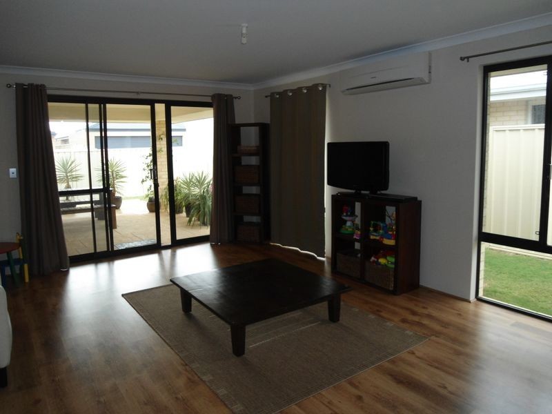 11 Cheney Loop, Secret Harbour WA 6173