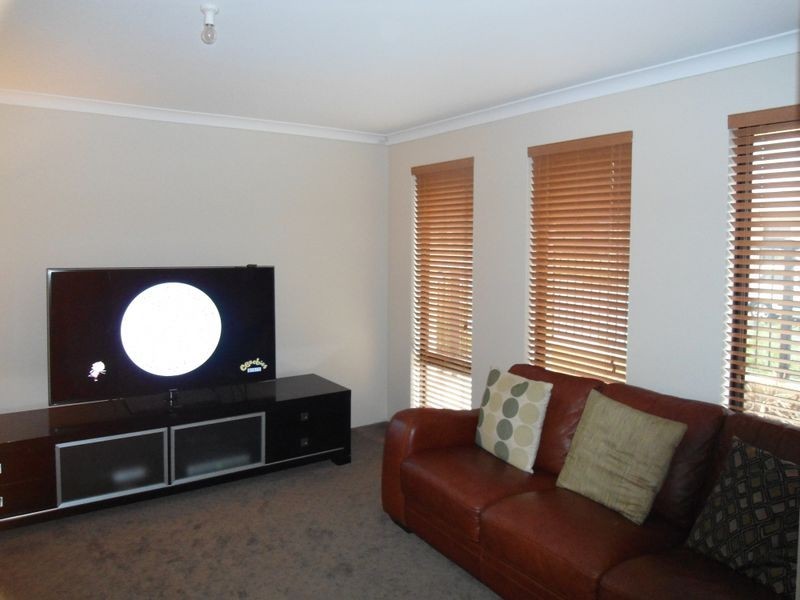 11 Cheney Loop, Secret Harbour WA 6173