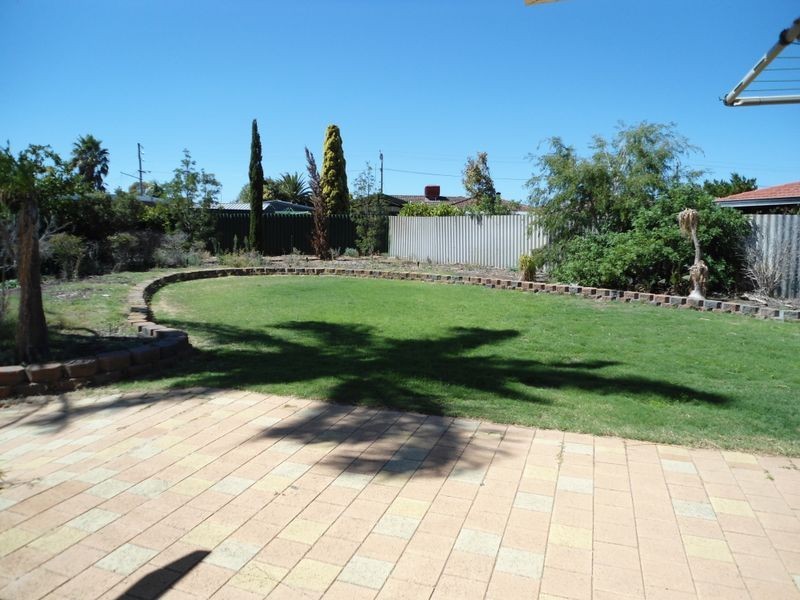 7 Rakoa Place, Cooloongup WA 6168