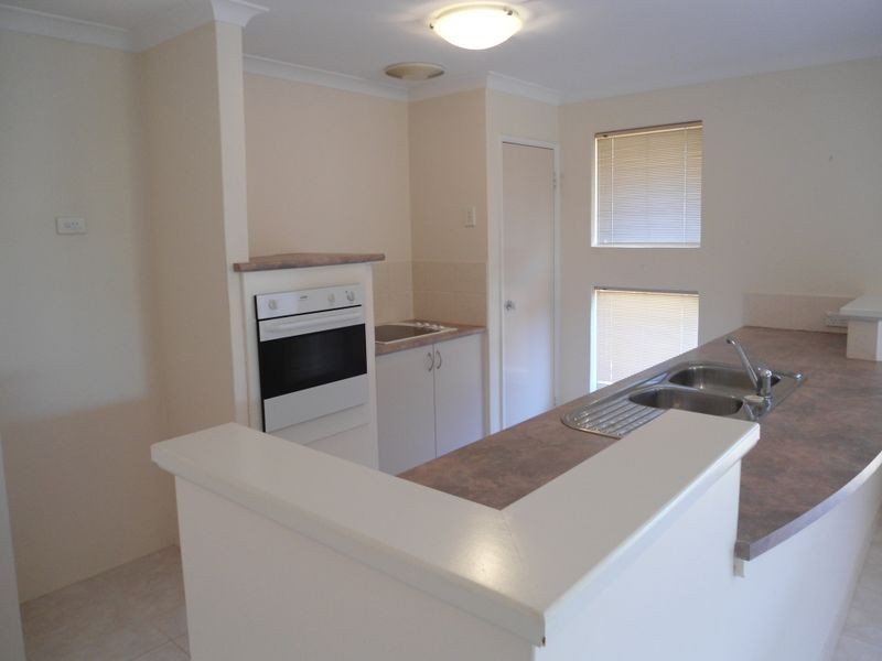 28 Rees Crescent, Rockingham WA 6168