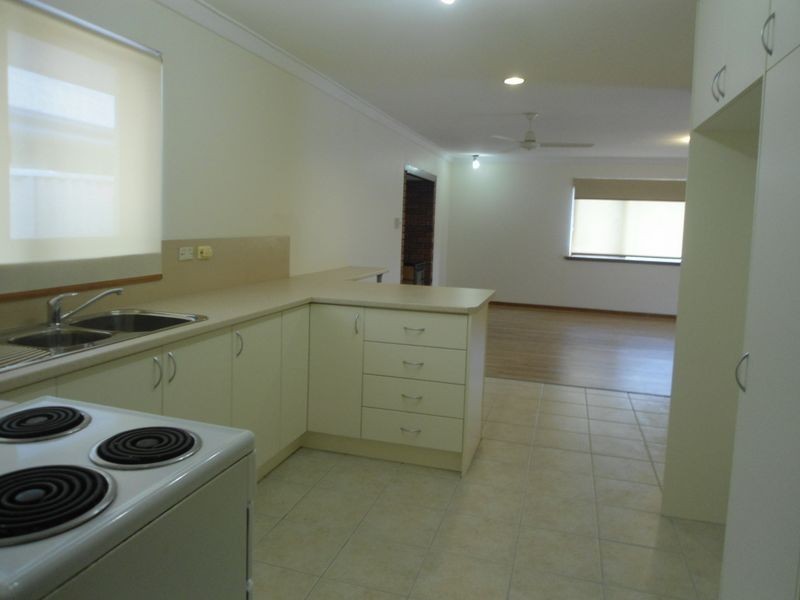40 Axminster Road, Warnbro WA 6169