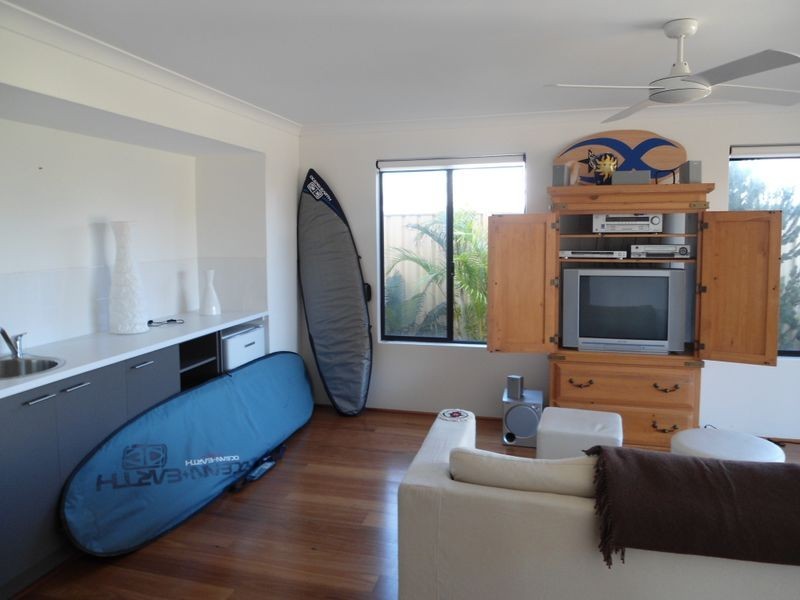 28 Hassars Road, Secret Harbour WA 6173