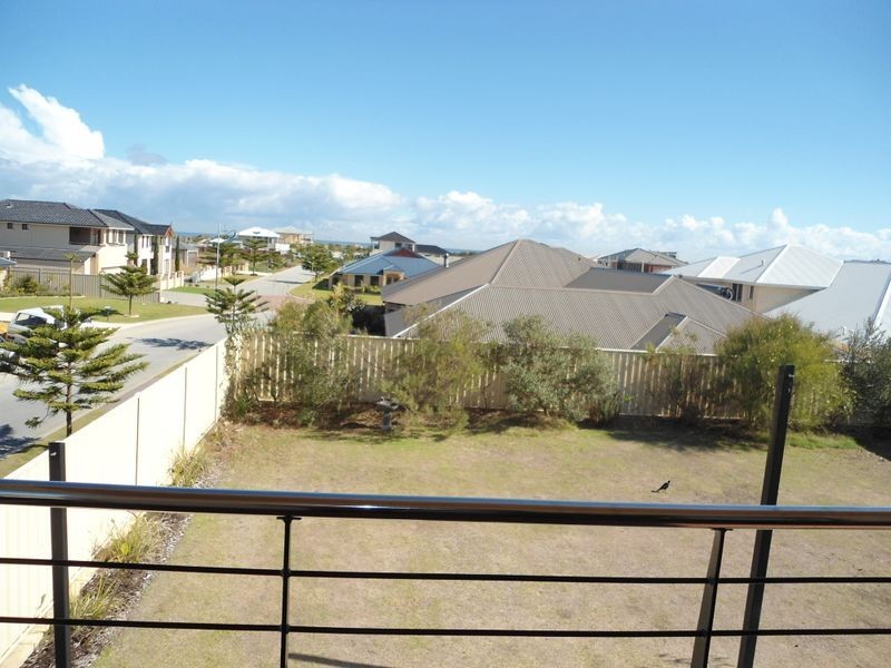 28 Hassars Road, Secret Harbour WA 6173