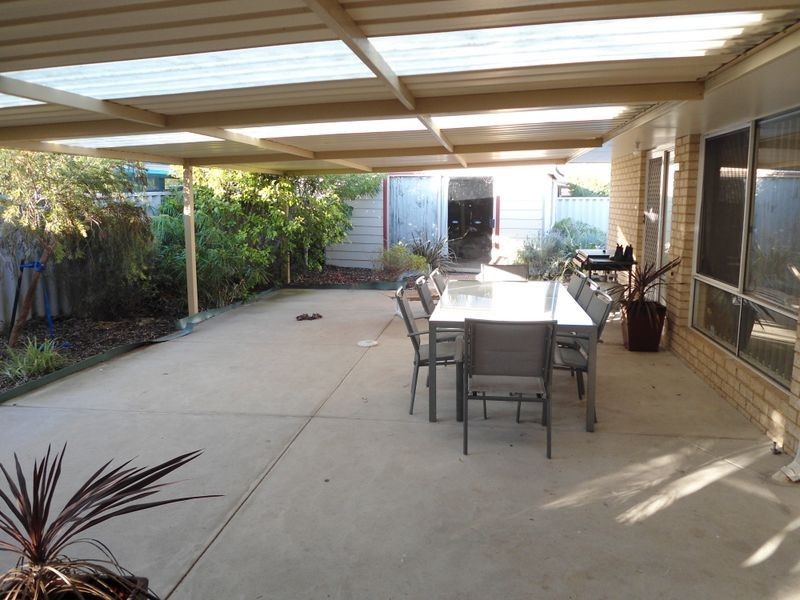 11 Silver Grove, Warnbro WA 6169