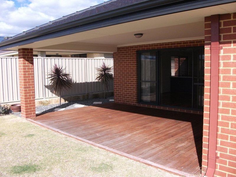 17 Arrowood Loop, Secret Harbour WA 6173