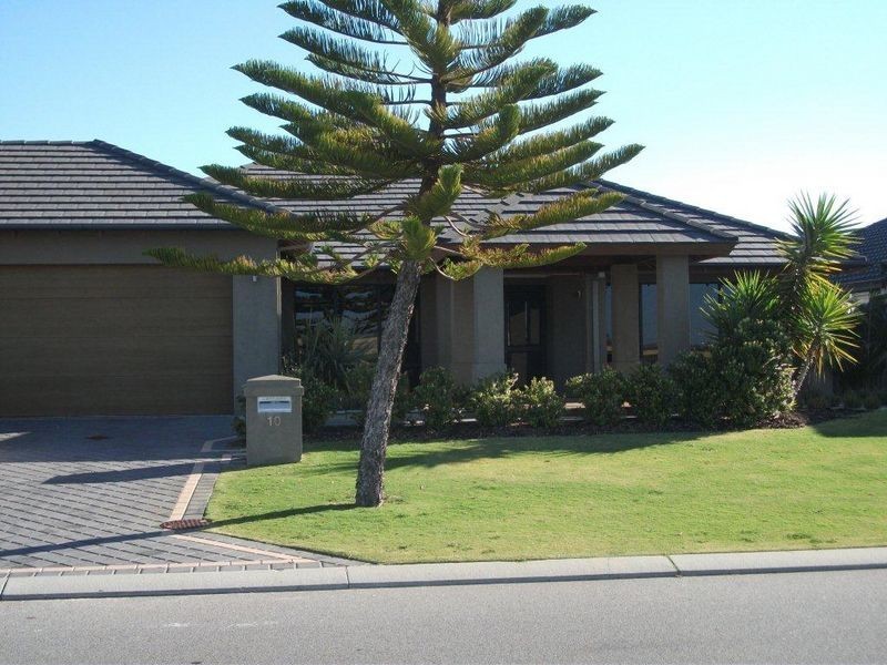 10 Bancoura Parkway, Secret Harbour WA 6173