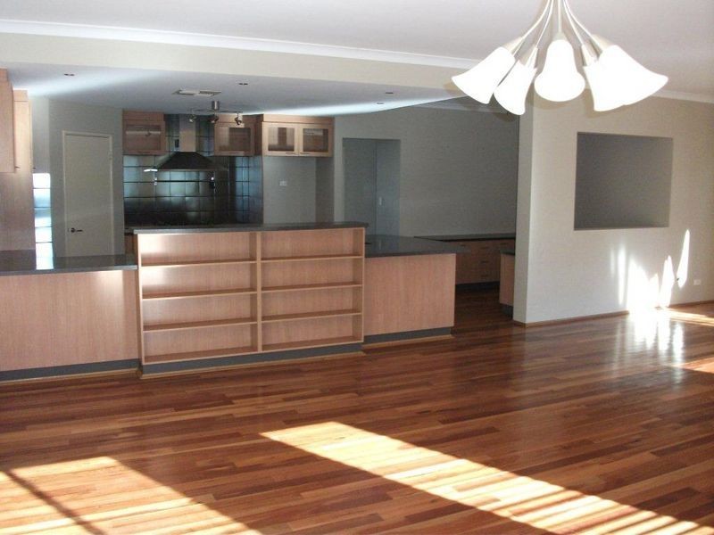 10 Bancoura Parkway, Secret Harbour WA 6173