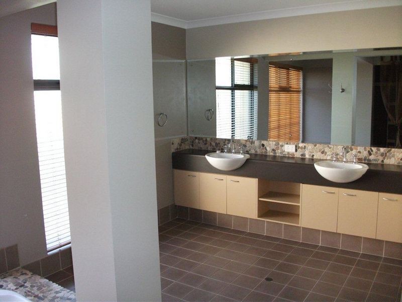 10 Bancoura Parkway, Secret Harbour WA 6173