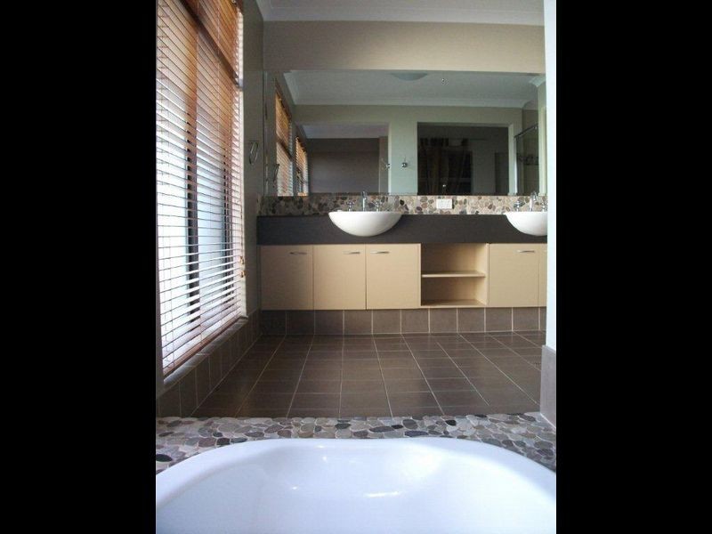 10 Bancoura Parkway, Secret Harbour WA 6173