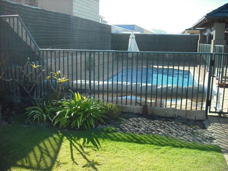 10 Bancoura Parkway, Secret Harbour WA 6173