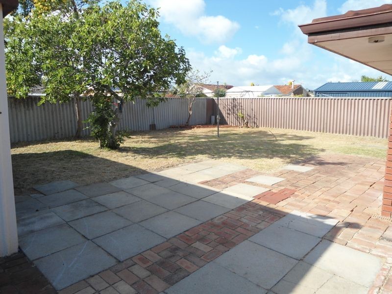 11 Townsend Street, Rockingham WA 6168