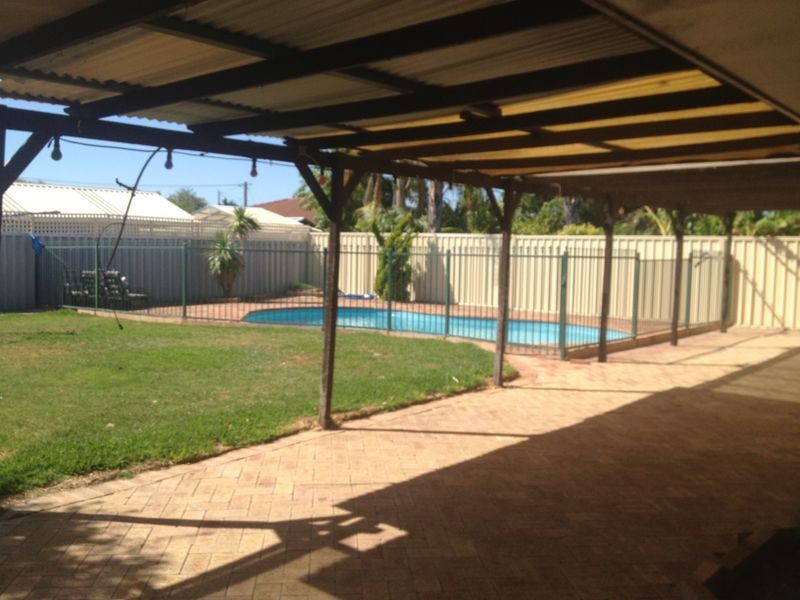 42 Minigwal Loop, Waikiki WA 6169