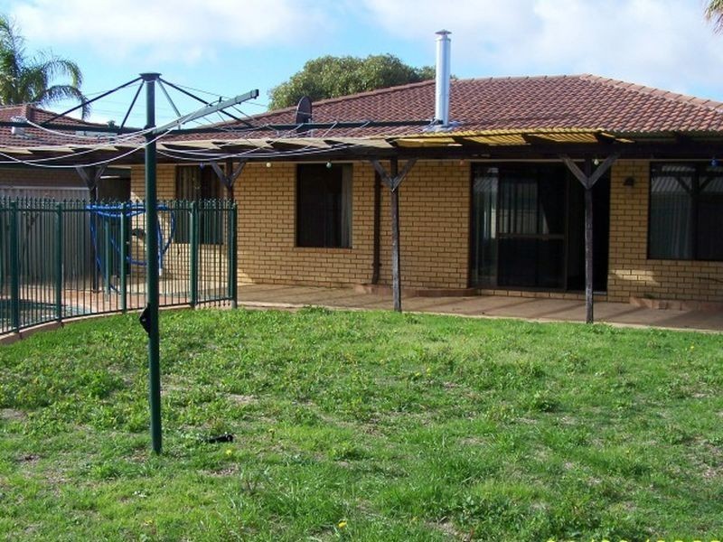 42 Minigwal Loop, Waikiki WA 6169