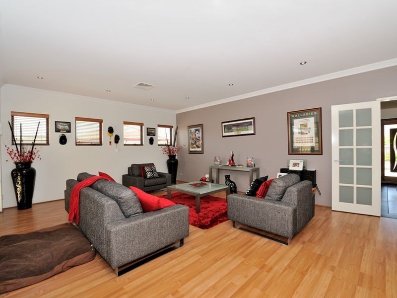 4 Apache Street, Rockingham WA 6168